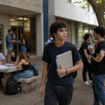 Dicas para calouros de Economia em Universidade Federal sobre estudos, trotes, amizades, política, professores e carreira.